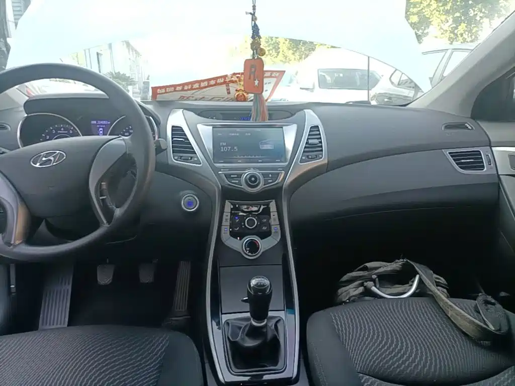 Hyundai Elantra Langdong 2016 — фото 13