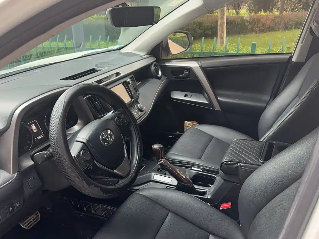 Toyota RAV4 2019 — фото 12