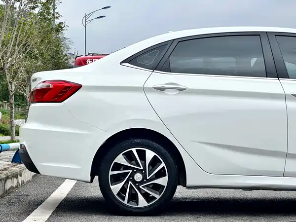 Changan Yuexiang V7 2015