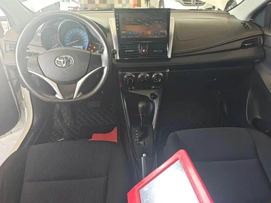 Toyota Yaris L 2016 — фото 10
