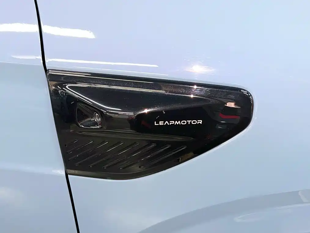 Leapmotor B10 2025 — фото 12
