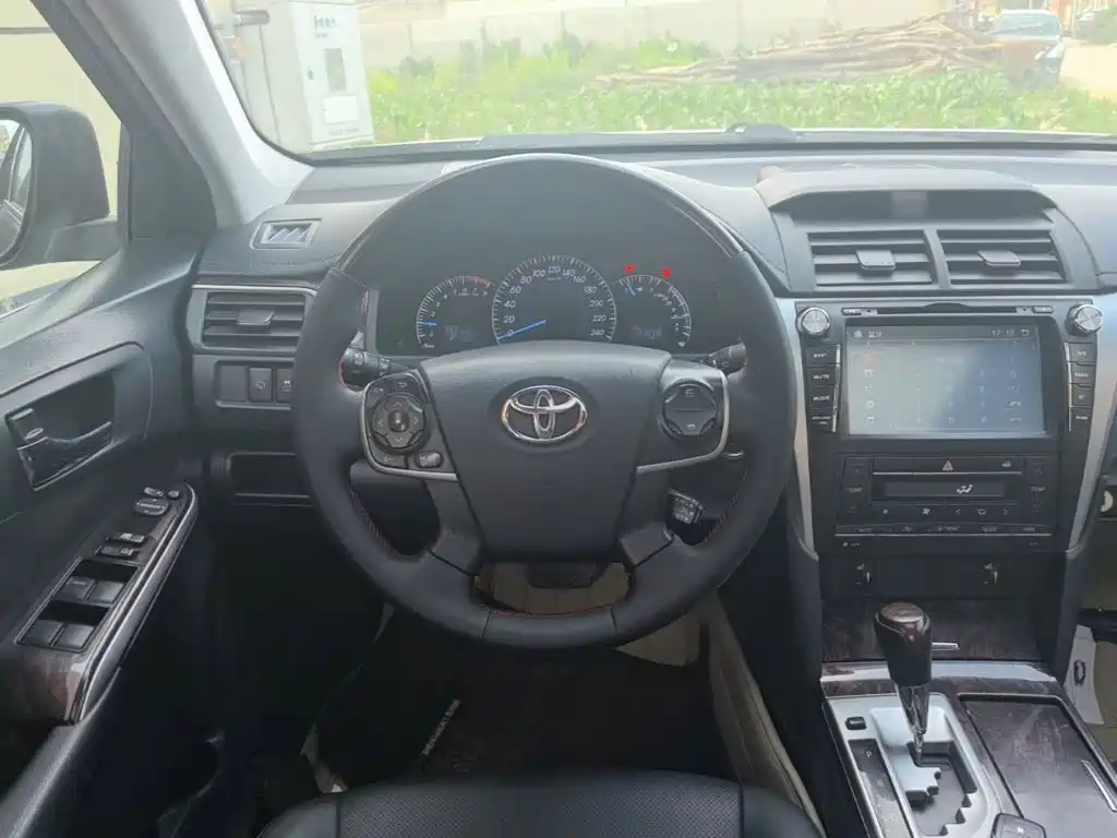 Toyota Camry 2016 — фото 8