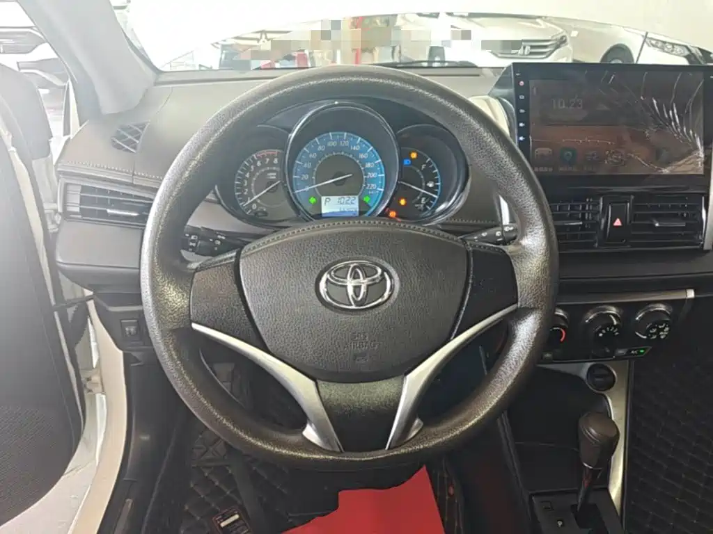 Toyota Yaris L 2016 — фото 11
