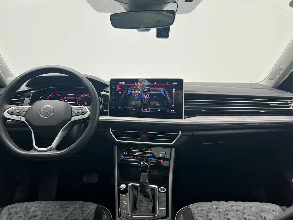 Volkswagen Sagitar 2022