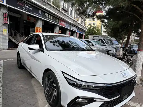 Hyundai Elantra 2023