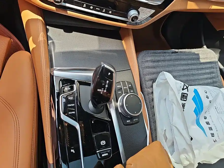 BMW 5 Series 2021 — фото 16