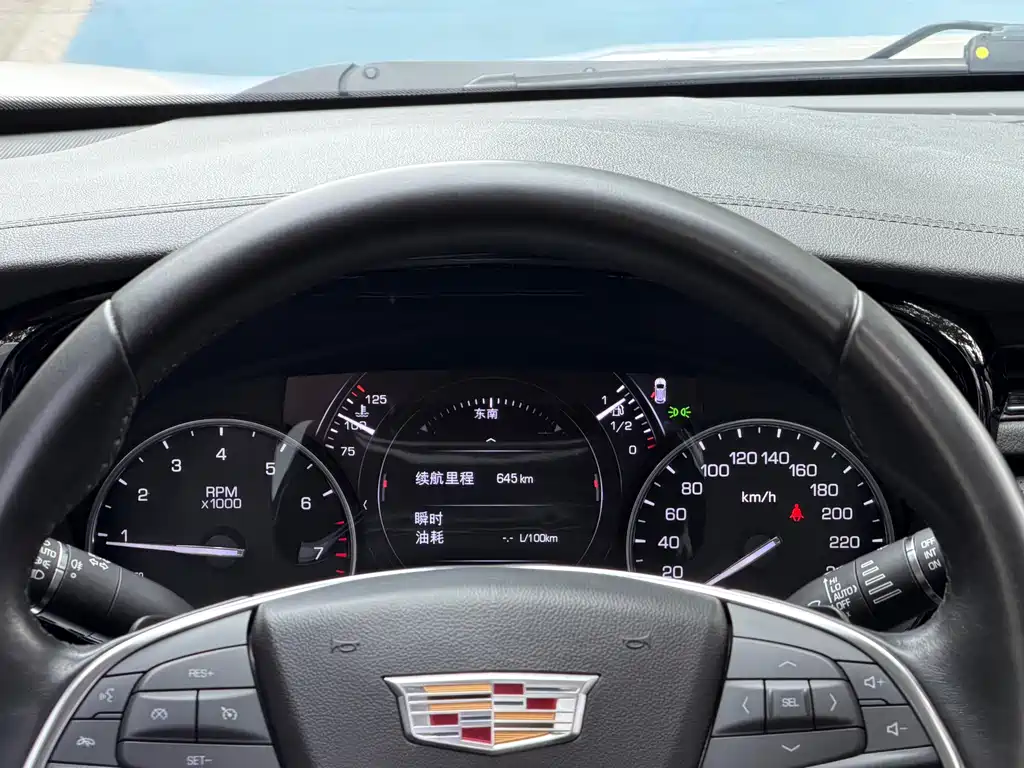 Cadillac XT5 2018 — фото 17