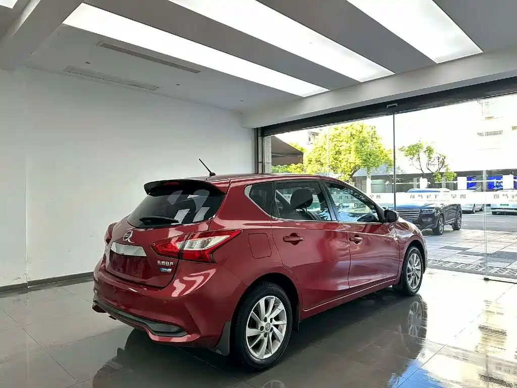 Nissan Tiida 2018 — фото 9