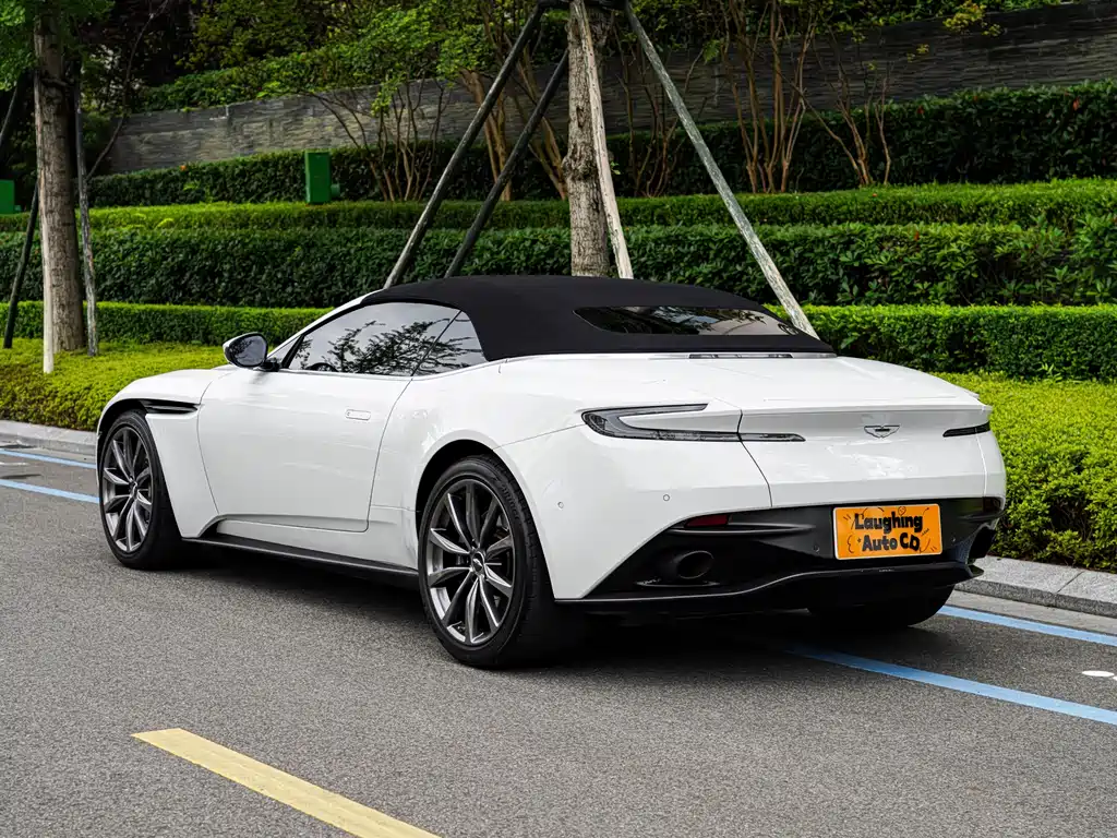 Aston Martin DB11 2020 — фото 33