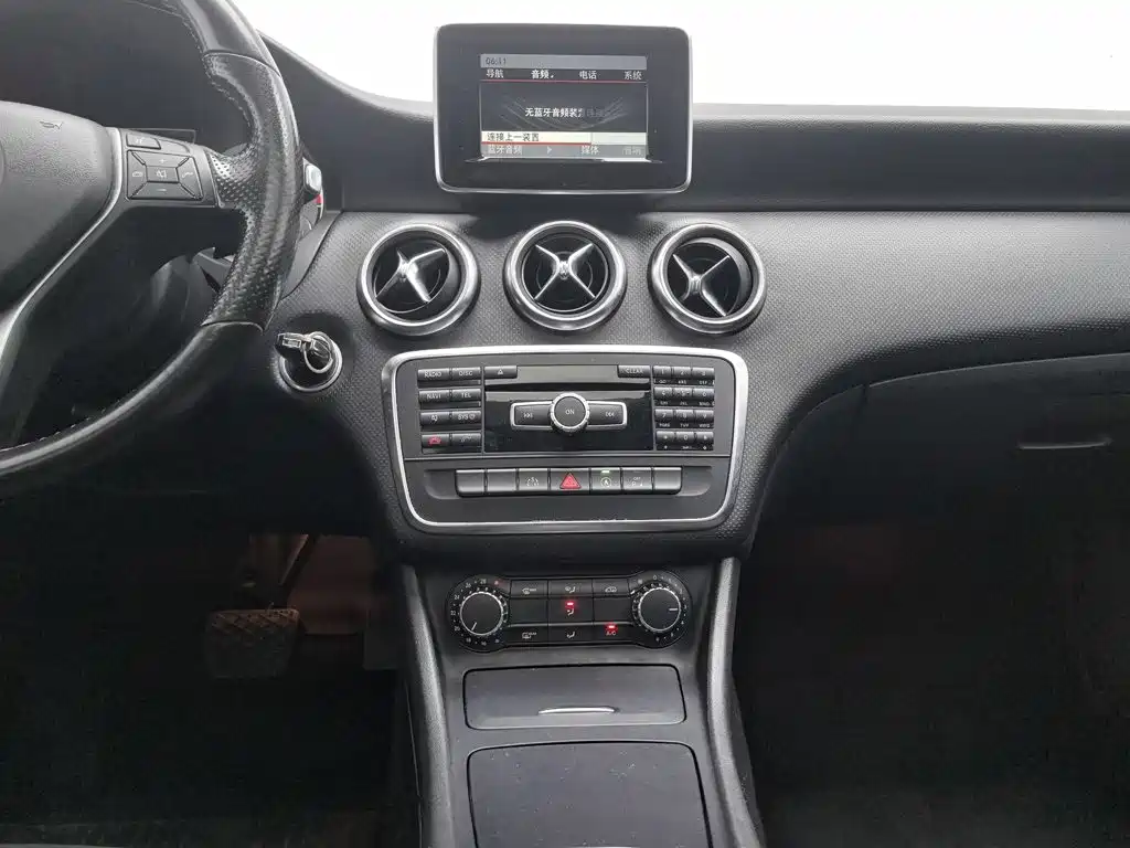Mercedes-Benz A-Class 2016 — фото 12