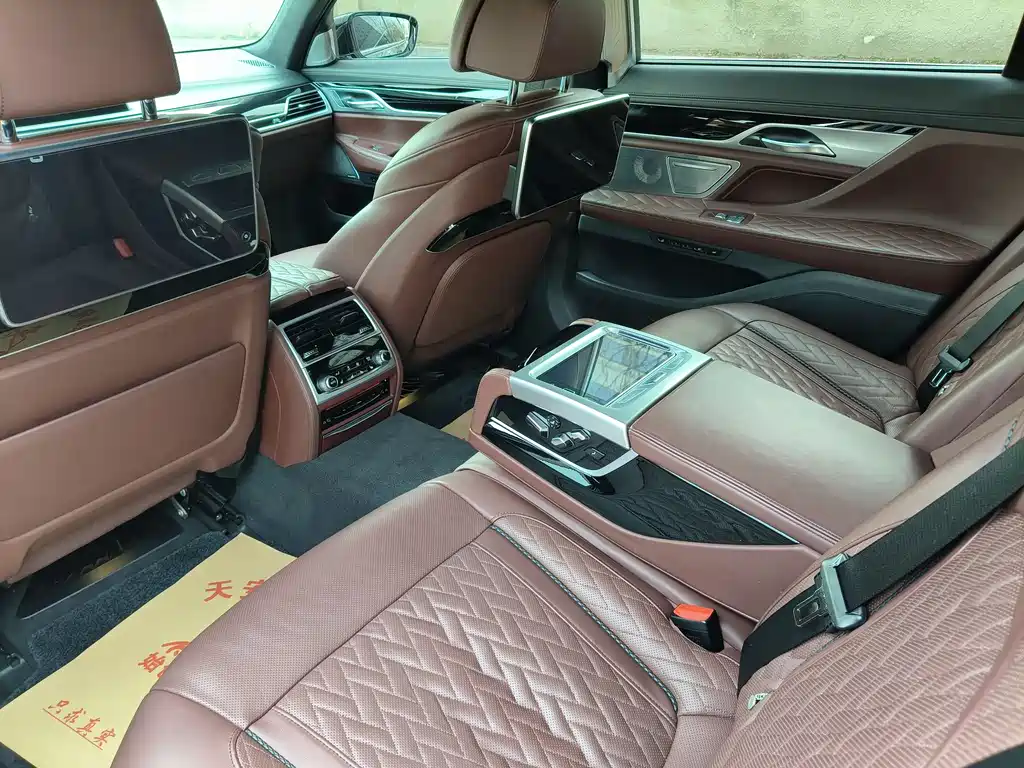 BMW 7 Series 2019 — фото 23