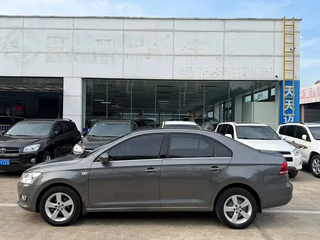 Volkswagen Santana 2014