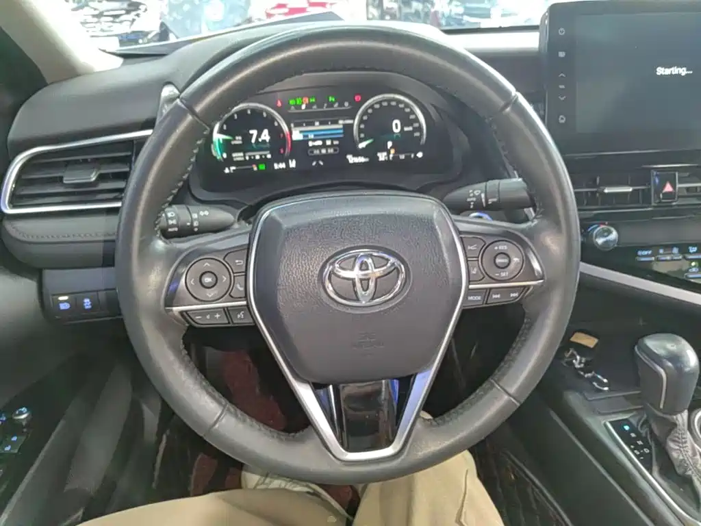 Toyota Camry 2021 — фото 11