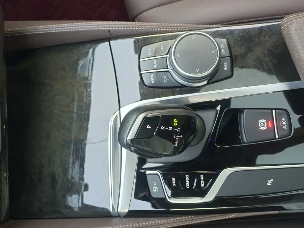 BMW 5 Series 2019 — фото 14
