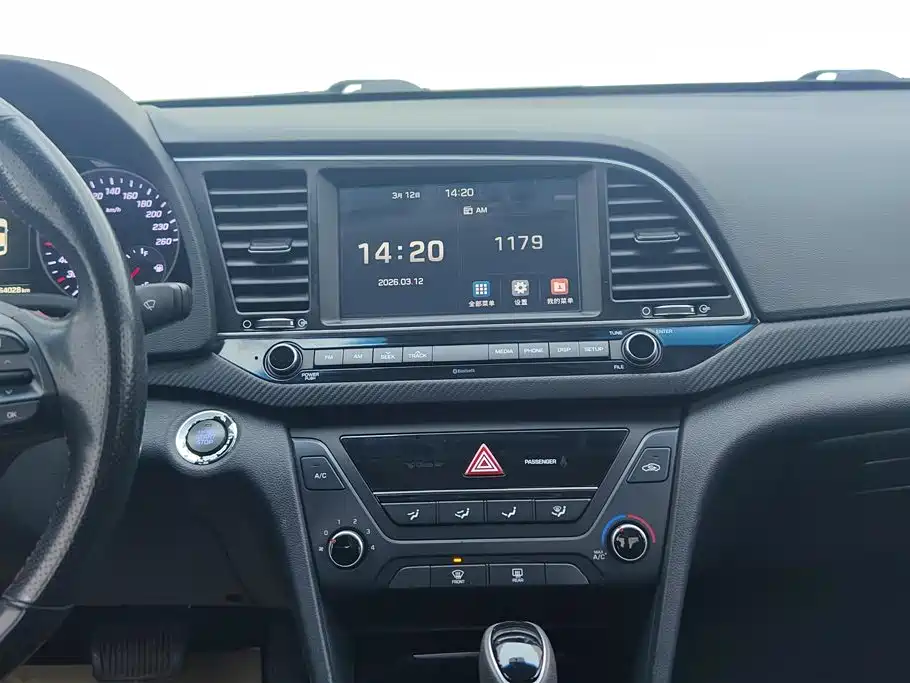 Hyundai Elantra 2018 — фото 13