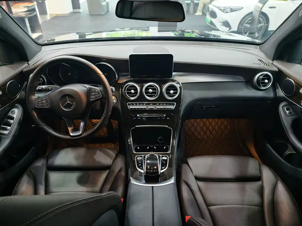 Mercedes-Benz GLC 2018 — фото 11