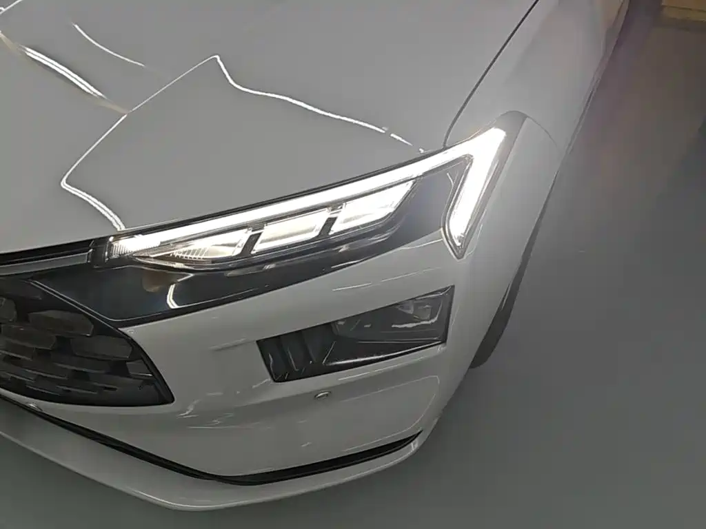 Ford Mondeo 2023 — фото 24