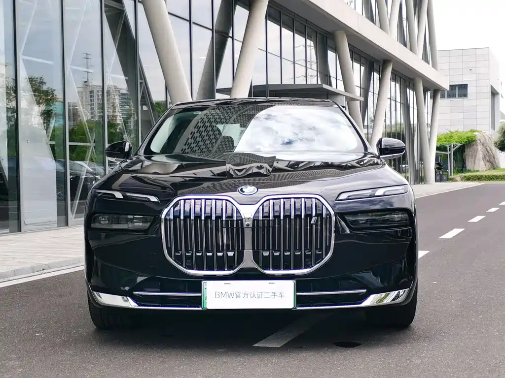 BMW i7 2025 — фото 2