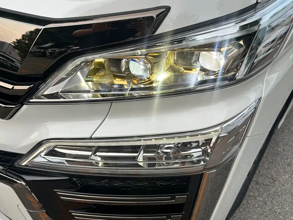 Toyota Vellfire 2023 — фото 2
