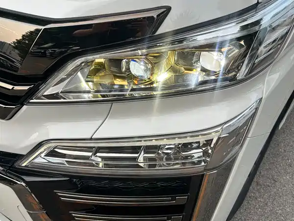 Toyota Vellfire 2023