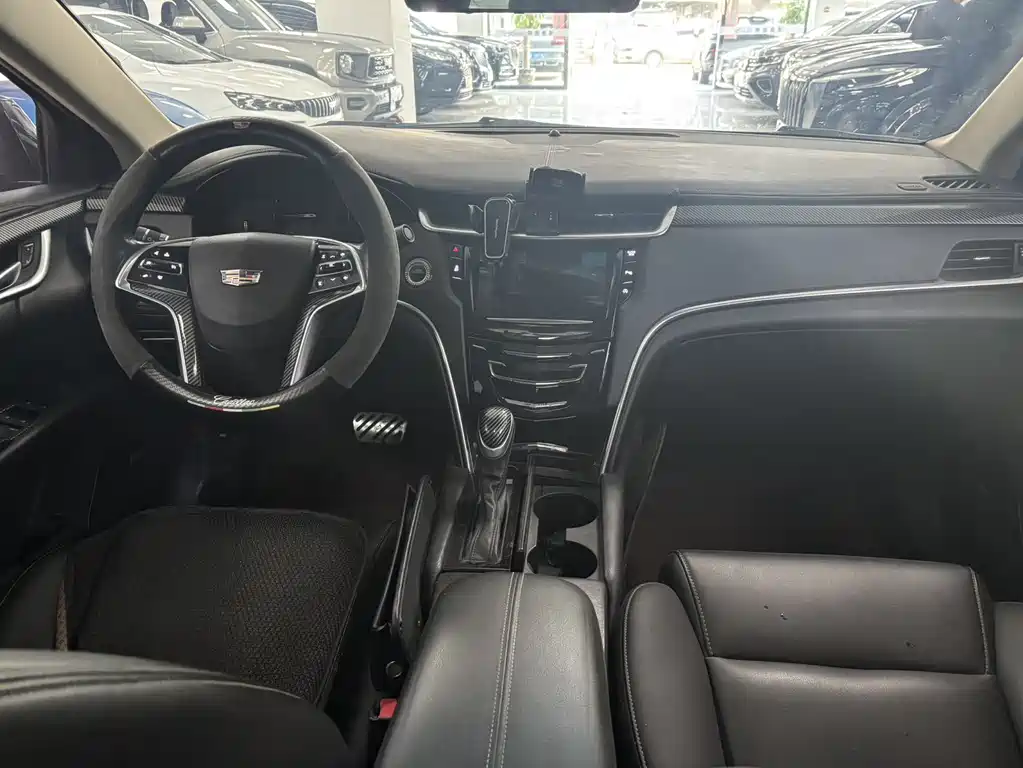 Cadillac XTS 2019 — фото 11