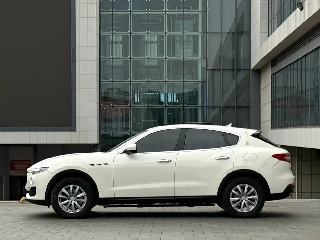 Maserati Levante 2018 — фото 9