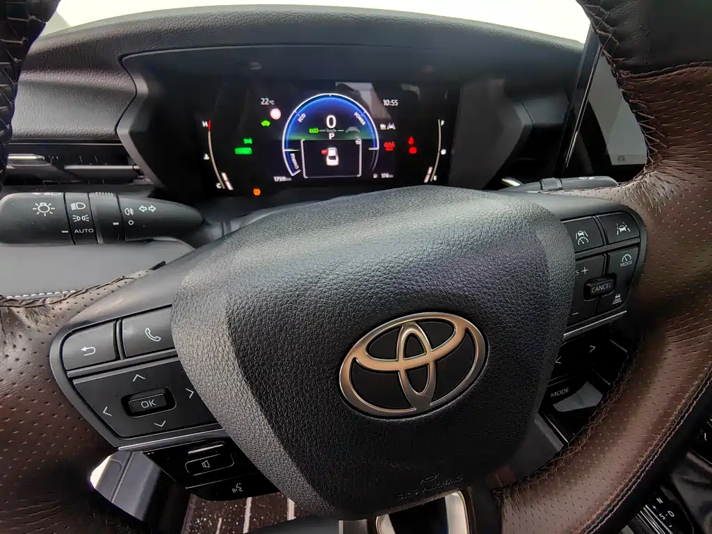 Toyota Camry 2025 — фото 9