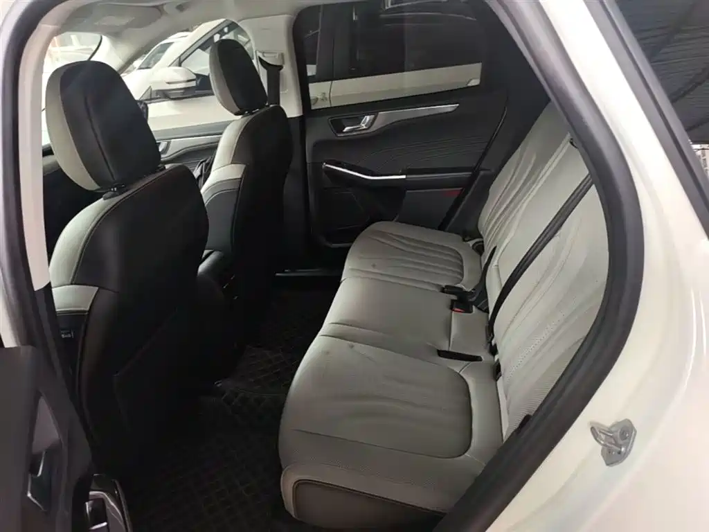 Ford Escape 2021 — фото 17