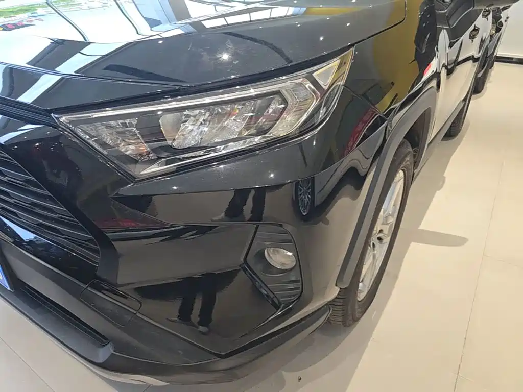 Toyota RAV4 2023 — фото 24