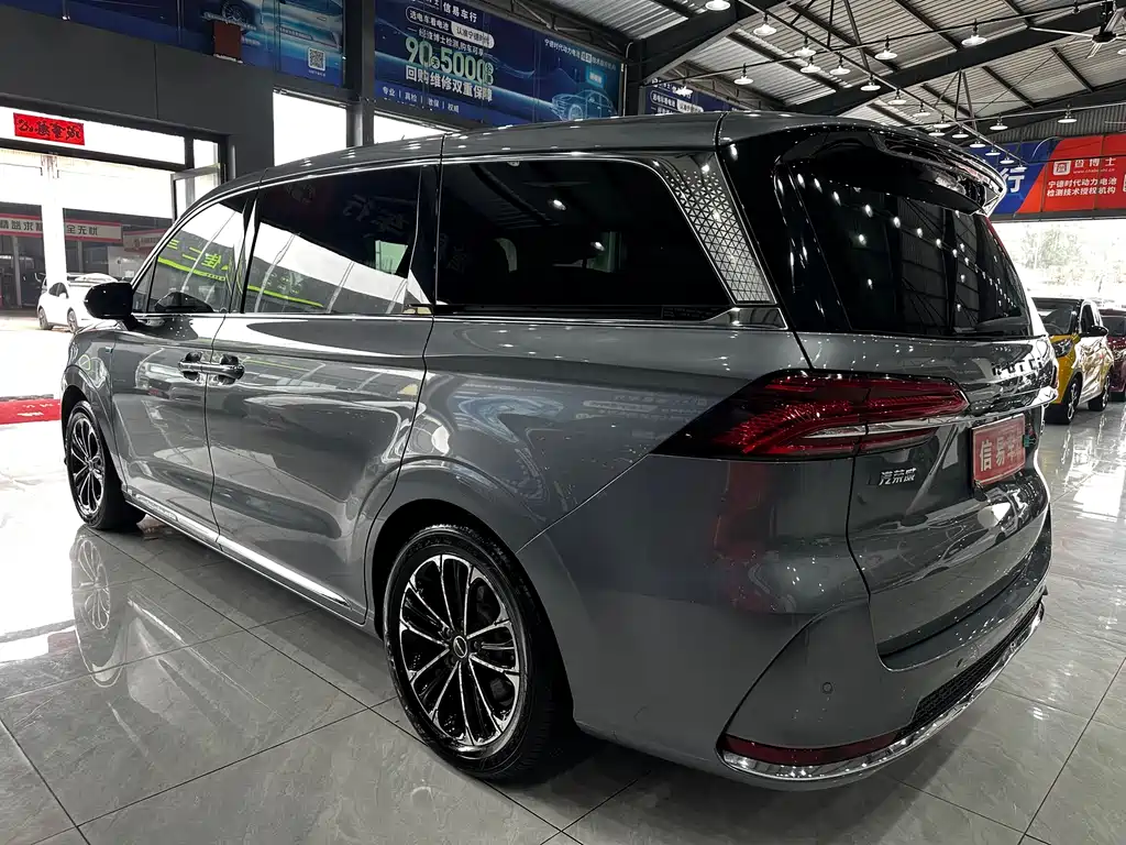 Roewe iMAX8 2023 — фото 19