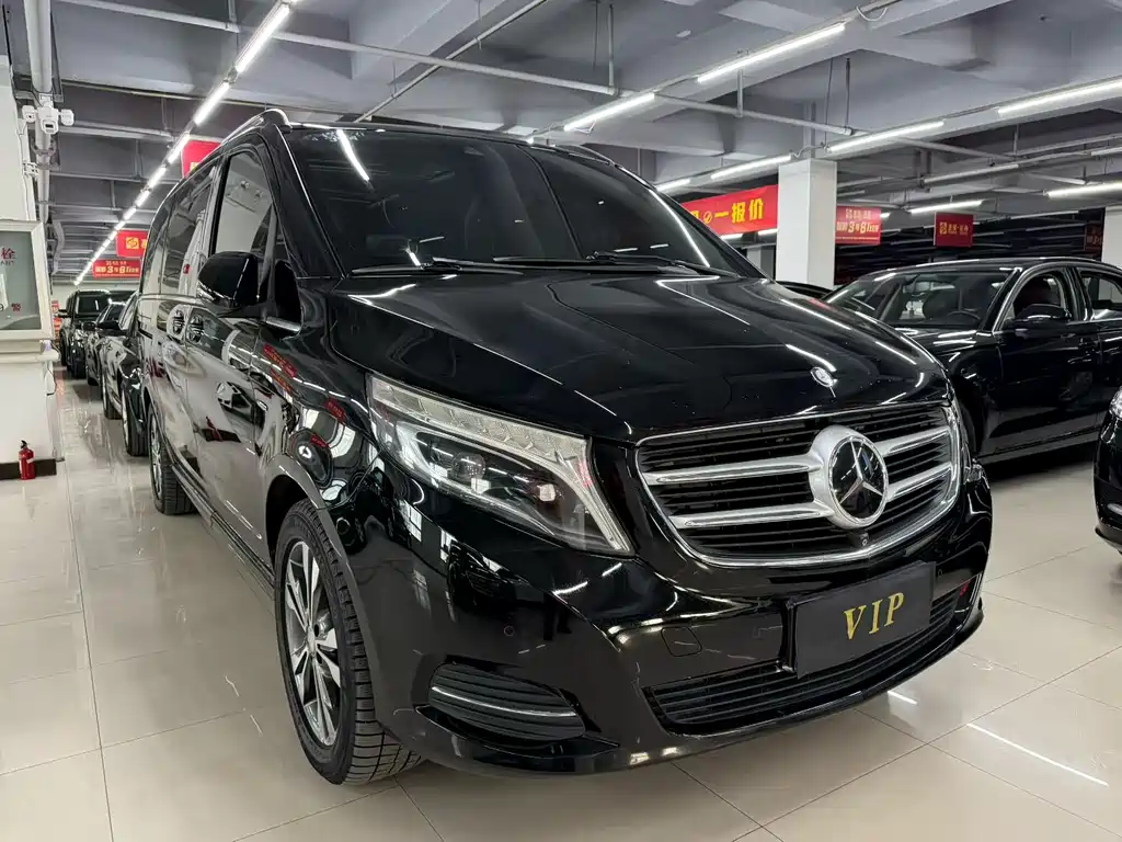Mercedes-Benz V-Class 2017 — фото 1