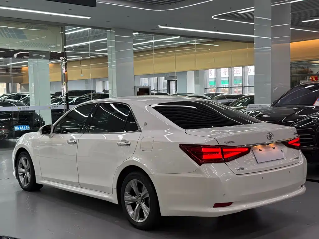 Toyota Crown 2016 — фото 14