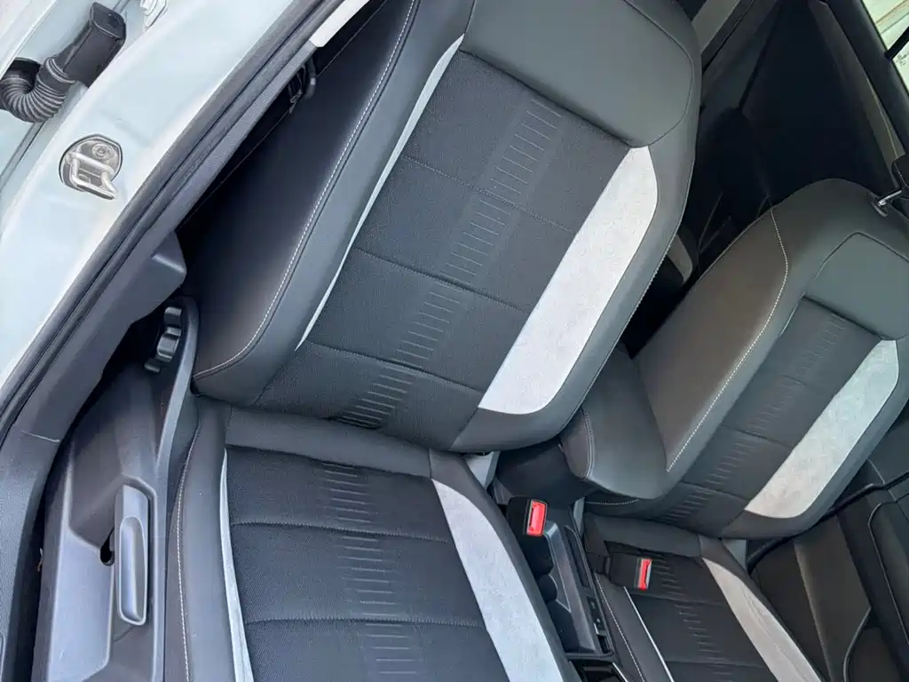 Volkswagen T-Roc 2023 — фото 10