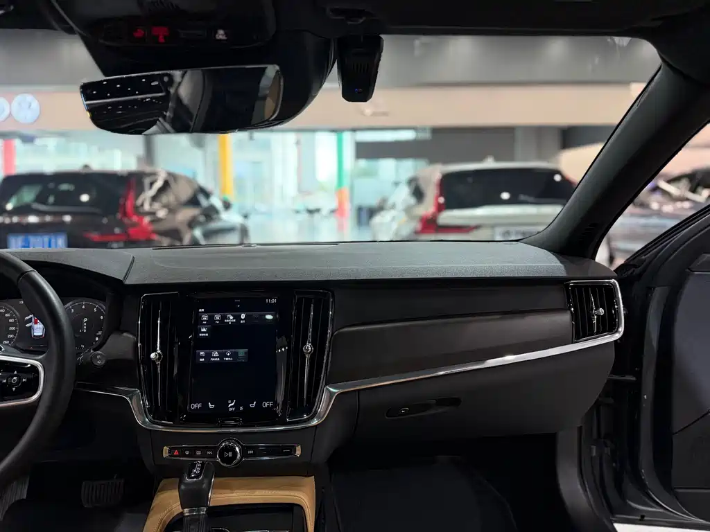 Volvo V90 2018 — фото 18