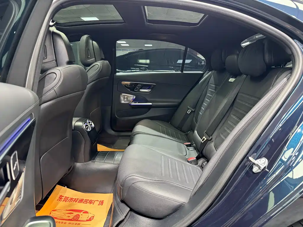 Mercedes-Benz C-Class 2023 — фото 7