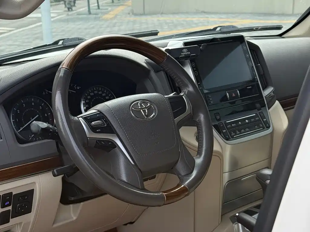Toyota Land Cruiser 2019 — фото 4
