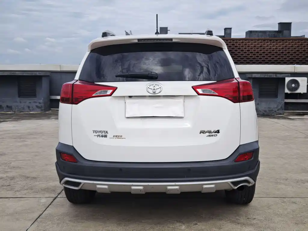 Toyota RAV4 2014 — фото 4