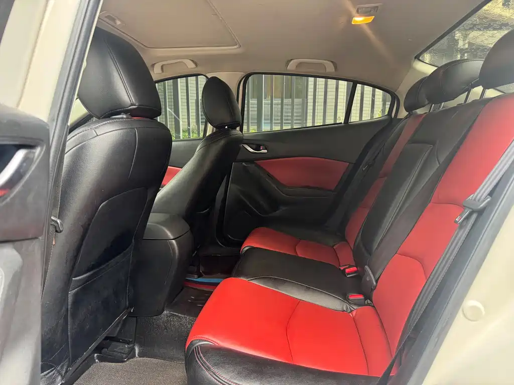 Mazda 3 Axela 2015