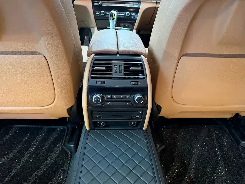 BMW 7 Series 2015 — фото 10