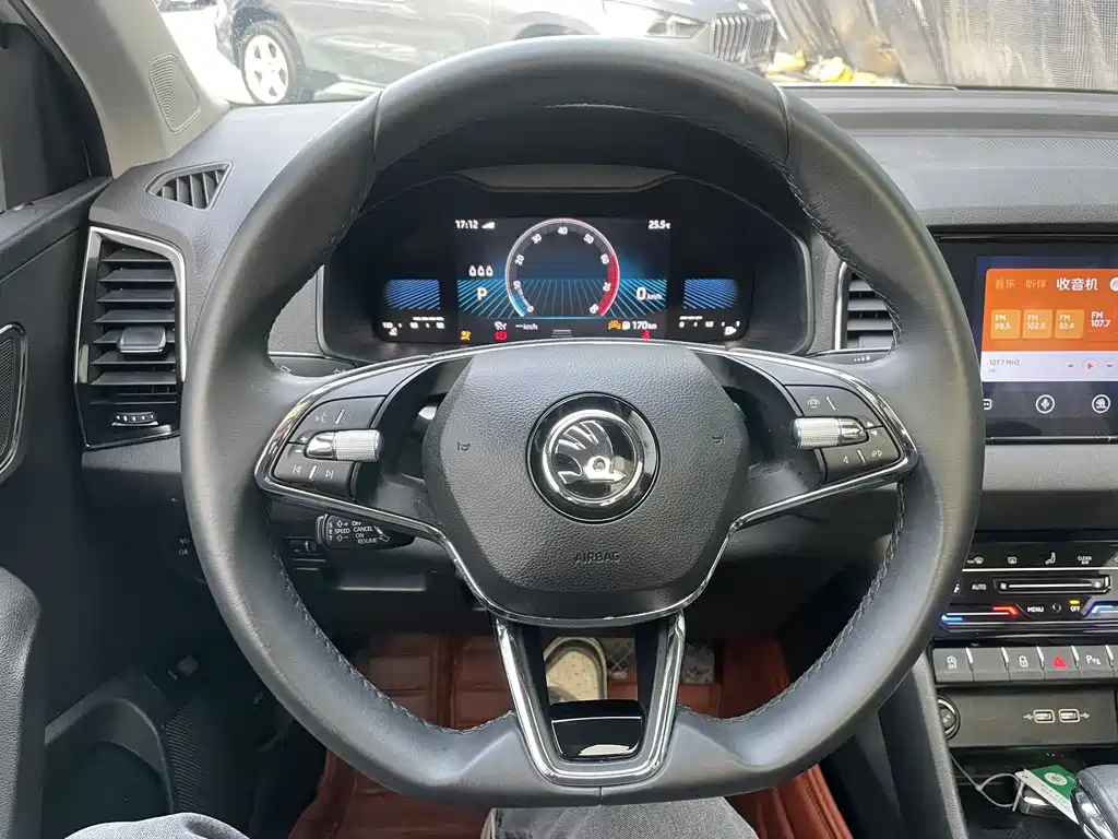 Skoda Karoq 2023 — фото 9