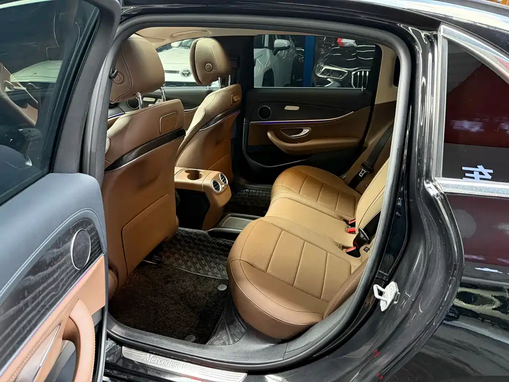 Mercedes-Benz E-Class 2020 — фото 9