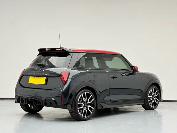 MINI JCW 2025