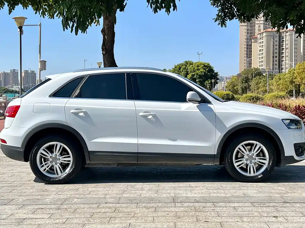 Audi Q3 2015 — фото 11