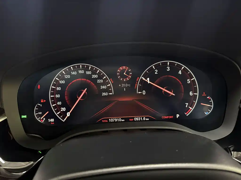 BMW 5 Series 2018 — фото 19