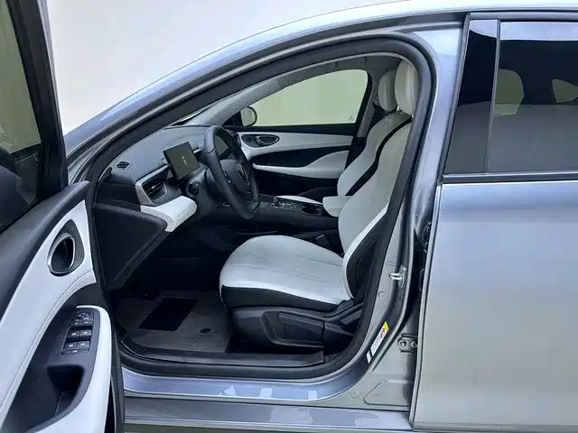 BYD Seal 05 DM-i 2025 — фото 8