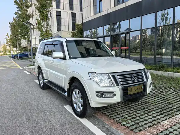 Mitsubishi Pajero 2019