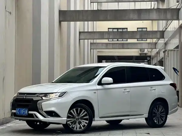 Mitsubishi Outlander 2023