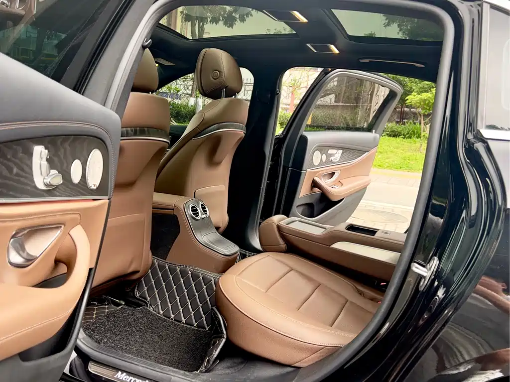 Mercedes-Benz E-Class 2022 — фото 18
