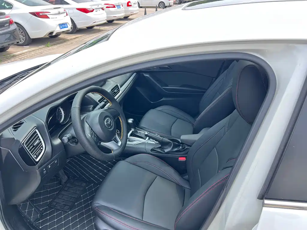 Mazda 3 Axela 2016 — фото 10