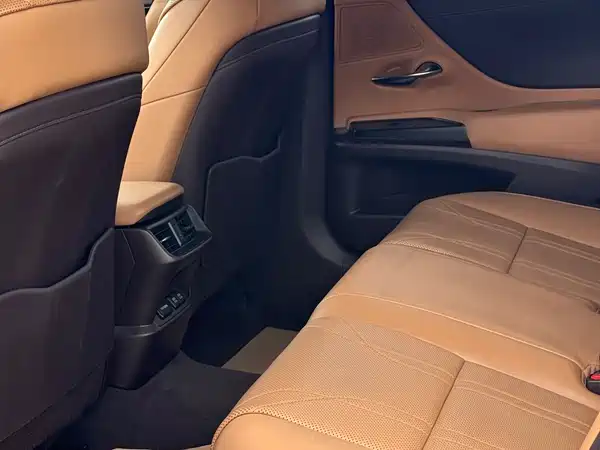 Lexus ES 2018